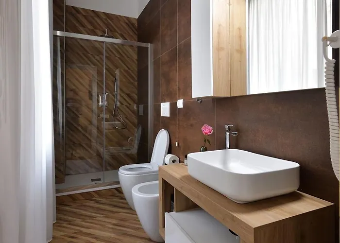 Trinita Konukevi 4*